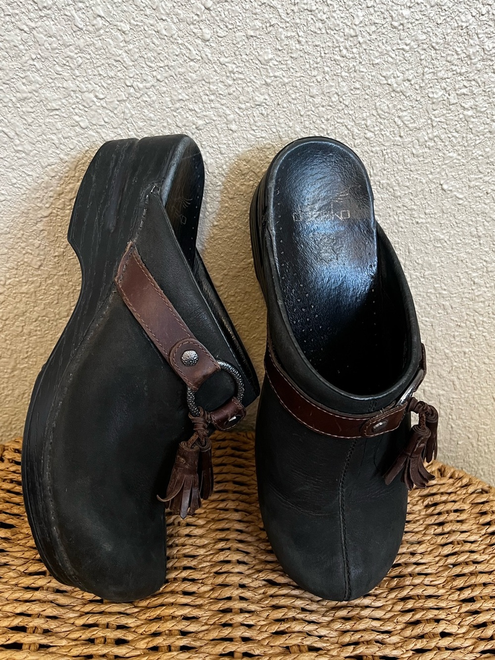 Dansko Shandi Black Leather Mules Women’s Size 9 EU 39